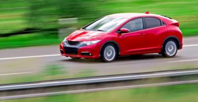 Geluidsisolatie voor het isoleren van rijgeluid en rolgeluid in een auto